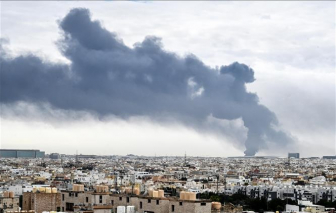 Iran tấn công nhà máy điện và khử mặn tại Kuwait, một công nhân thiệt mạng