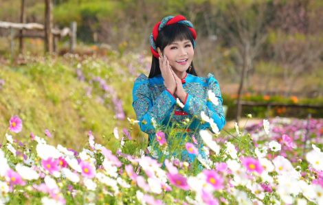 Ngọc Huyền ấm lòng với 'Duyên Tình sân khấu' kỷ niệm 42 năm ca hát