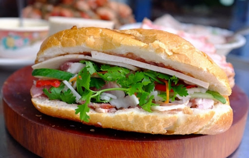 Số người ngộ độc thực phẩm sau khi ăn bánh mì ở Đắk Lắk lên đến 61