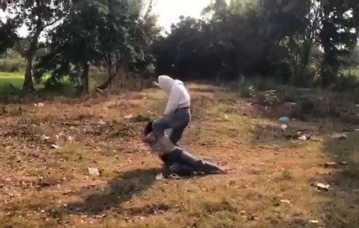 Nữ sinh lớp 6 bị bạn cùng trường hành hung vì mâu thuẫn trên mạng xã hội