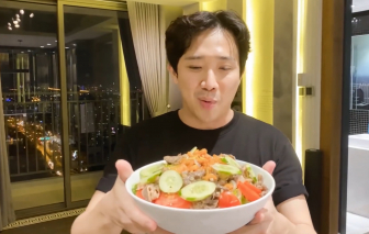 Sao Việt vào bếp: Trấn Thành nấu món Âu - Á không khác gì đầu bếp nhà hàng