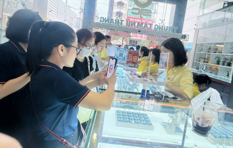 Vàng miếng tăng gần 5 triệu đồng/lượng