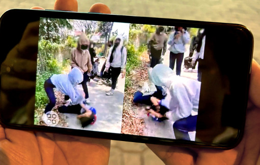 Hãy làm điểm tựa đúng lúc cho nữ sinh