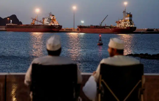 Iran áp phí tàu qua eo biển Hormuz