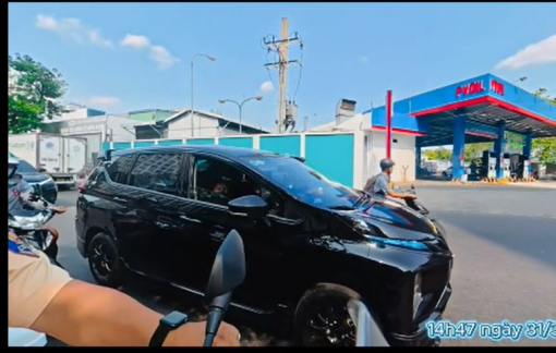 CSGT Tân Sơn Nhất mở đường, đưa sản phụ đi cấp cứu