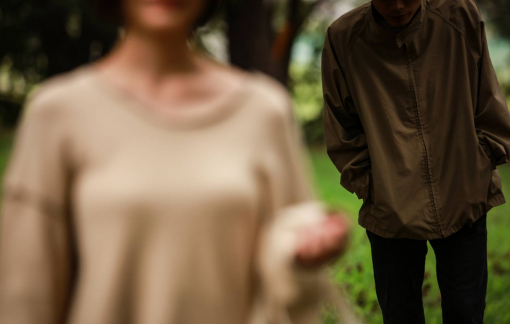 Khi luật pháp chưa thể ngăn bước chân của những kẻ bám đuôi tại Hàn - Nhật