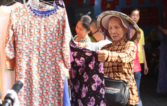 Chia sẻ yêu thương qua những bộ áo dài đẹp và bữa ăn ngon