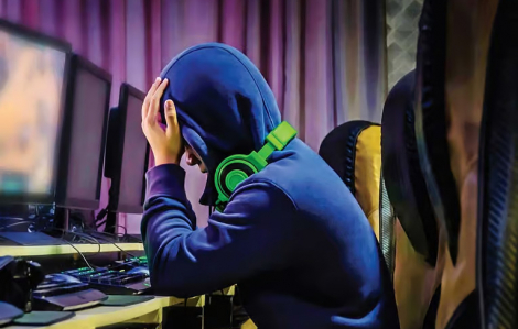 Tin tức chiến sự bủa vây mạng xã hội, trẻ em chịu tác động nặng nề