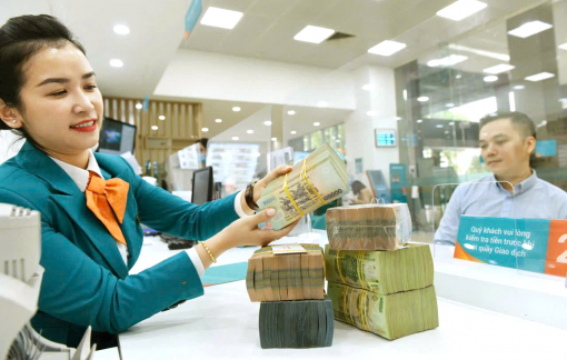 Lãi suất tăng, người gửi mừng, người vay méo mặt