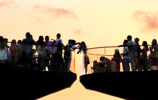 Nụ hôn trên một chiếc cầu