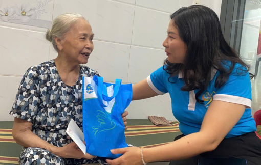 Phụ nữ thành phố thăm, tri ân Mẹ Việt Nam Anh hùng