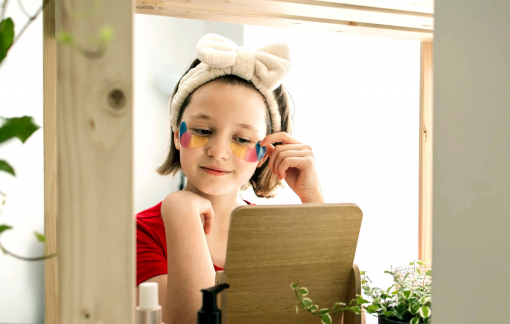 Trẻ con già hóa vì mỹ phẩm