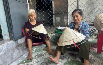Những đôi tay giữ hồn nón lá ở Hòa Thịnh
