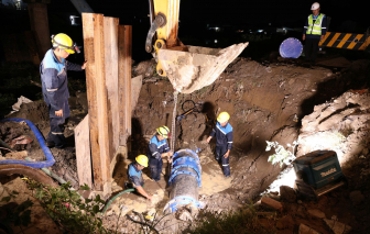 Tạm ngưng cấp nước để khắc phục sự cố đường ống DN1000 Chợ Lớn, phường Bình Phú