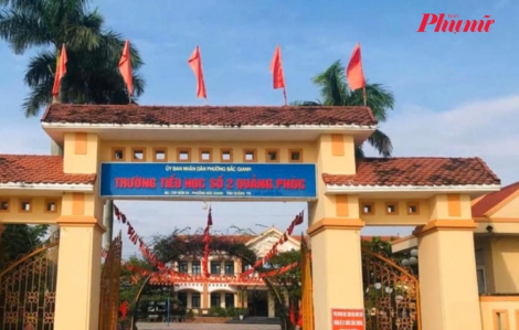 Tạm đình chỉ hiệu trưởng trường tiểu học để điều tra nghi vấn “chạy” hợp đồng giáo viên