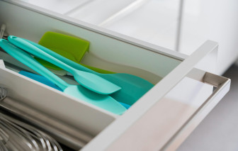 Cách khử mùi cho dụng cụ nhà bếp bằng silicone