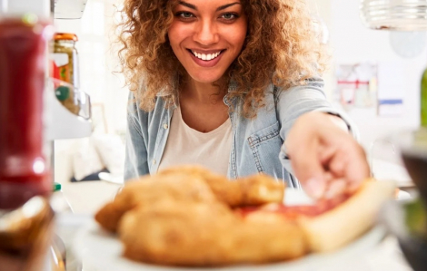 Cảnh giác với những món ăn thừa dễ gây ngộ độc trong mùa nắng nóng