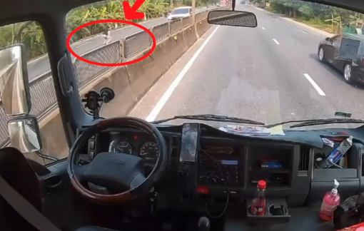 Tài xế xe tải kịp thời cứu bé gái 2 tuổi đi lạc giữa quốc lộ 1