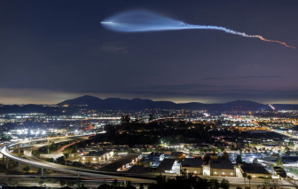 Vệ tinh bao vây Trái đất: Tiện ích công nghệ hay hiểm họa cho sức khỏe?