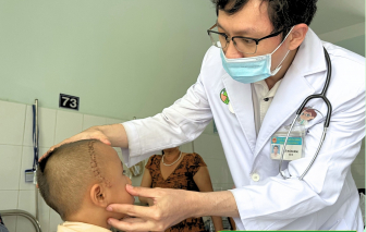 Nghịch ná bắn chim, bé trai bị đạn găm vào hố sọ