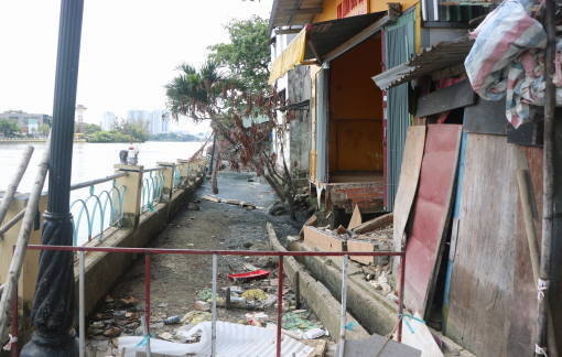 UBND TPHCM yêu cầu xử lý các công trình, bãi vật liệu lấn chiếm bãi sông