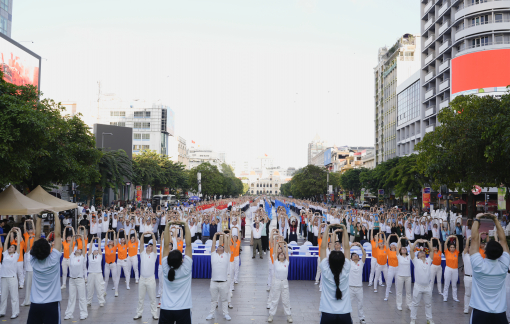 Vinamilk đồng hành cùng ngành y tế TPHCM chăm sóc sức khỏe cộng đồng