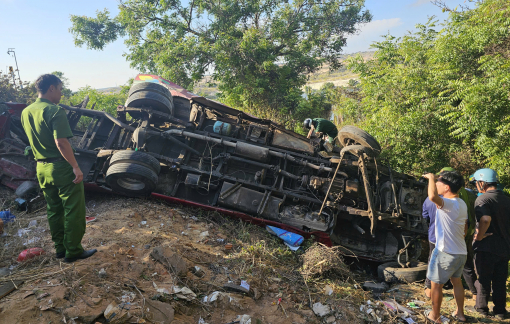 Xe khách lao xuống vực ở Lâm Đồng, 4 người tử vong, nhiều người bị thương