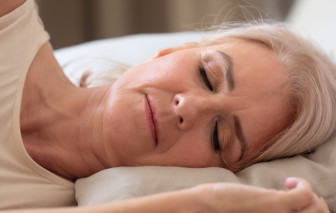 Đi ngủ đúng giờ để bảo vệ tim mạch