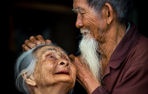 Làm cách nào để cha mẹ già chịu bỏ quê về phố sống với con cháu?