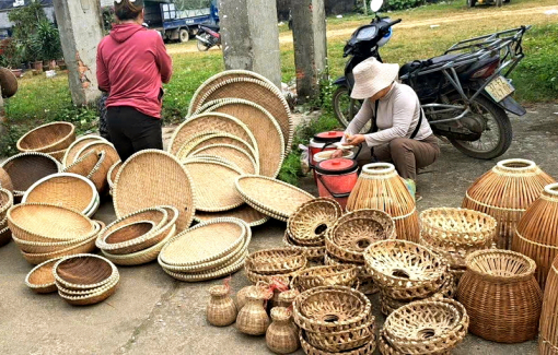 Người đan ký ức làng quê