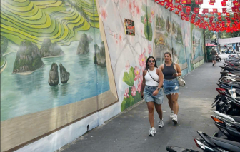 Đường sách TPHCM trước nỗi lo không còn bãi giữ xe