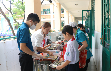 TPHCM sẽ kiểm tra 317 cơ sở cung cấp suất ăn cho trường học
