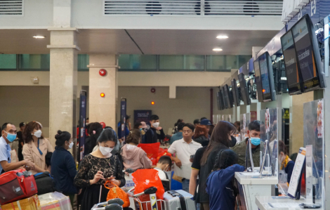 Giá vé máy bay, tàu hỏa dịp 30/4 - 1/5 tăng cao, nhiều chặng khan hiếm