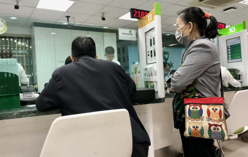 Lãi suất ngân hàng tăng cao, đừng dại dột đảo nợ