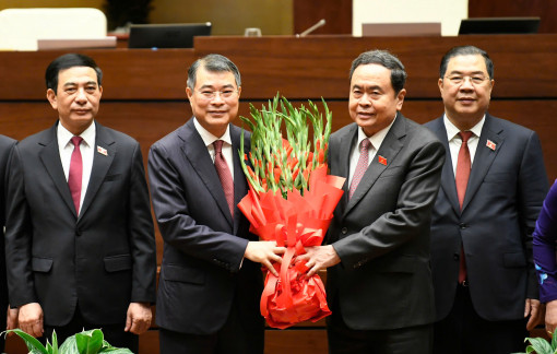 Phê chuẩn bổ nhiệm 6 Phó Thủ tướng và các Bộ trưởng, trưởng ngành