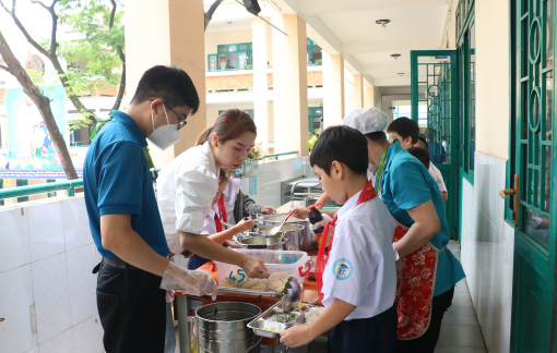 TPHCM sẽ kiểm tra 317 cơ sở cung cấp suất ăn cho trường học