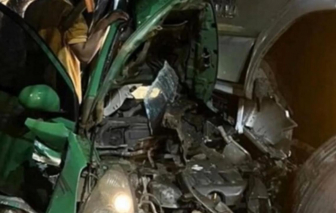 Hiện trường thảm khốc taxi va chạm với xe tải ở Lâm Đồng, 3 người thương vong