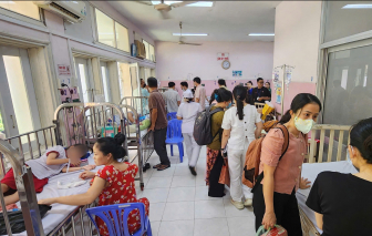 Phụ huynh trường Tiểu học Bình Quới Tây: Các con cho biết đồ ăn có mùi khó chịu