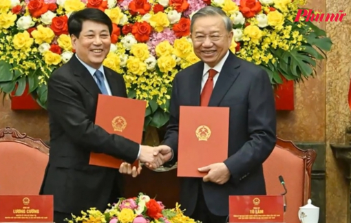 Bàn giao công tác giữa Tổng bí thư, Chủ tịch nước Tô Lâm và nguyên Chủ tịch nước Lương Cường