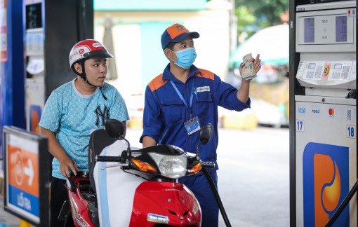 Giá xăng giảm còn hơn 23.000 đồng/lít