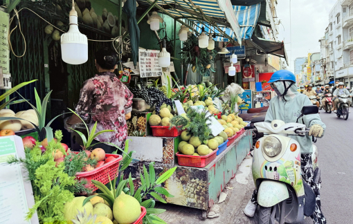 Nắng gắt, quán nước vẫn ế khách