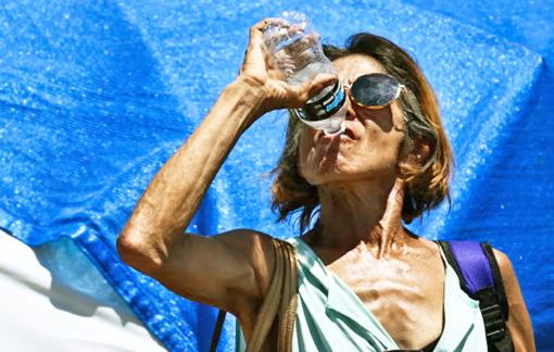 Nắng nóng vượt ngưỡng chịu đựng của con người