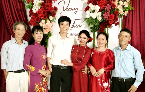 Câu chuyện tình yêu: Từ kỷ niệm thầy trò đến hôn lễ ngọt ngào