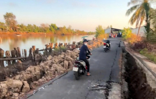 Tuyến lộ giao thông ở Cà Mau bất ngờ bị sụt lún vào rạng sáng