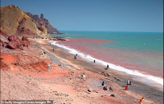 Hòn đảo rực rỡ, đẹp đến khó tin giữa eo biển Hormuz của Iran