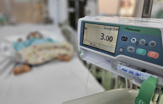 Bệnh tay chân miệng diễn tiến nhanh, nhiều trẻ bị biến chứng