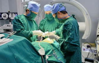 Chạy đua 'giờ vàng' cứu cánh tay bị đứt lìa, dập nát sau tai nạn