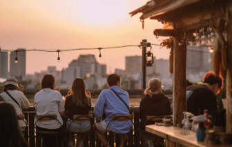 Săn hoàng hôn 'chữa lành' trên quán cà phê rooftop cực chill Sài Gòn