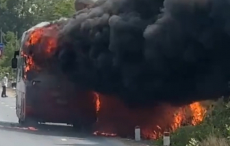 Xe khách bốc cháy trên quốc lộ 1, 3 người may mắn thoát nạn
