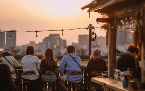 Săn hoàng hôn 'chữa lành' trên quán cà phê rooftop cực chill Sài Gòn